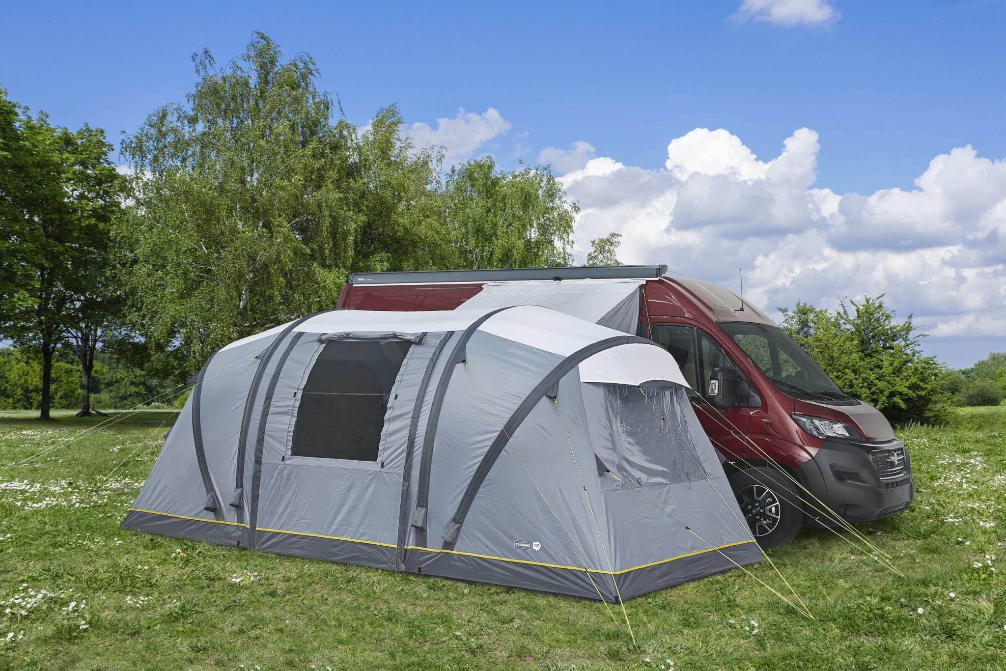 auvent-pour-van-011qiq-1.jpg Le meilleur des accessoires : les auvents | Van Magazine – Image 1