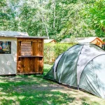 Emplacement camping avec sanitaires privés | Réservez chez Flower Campings