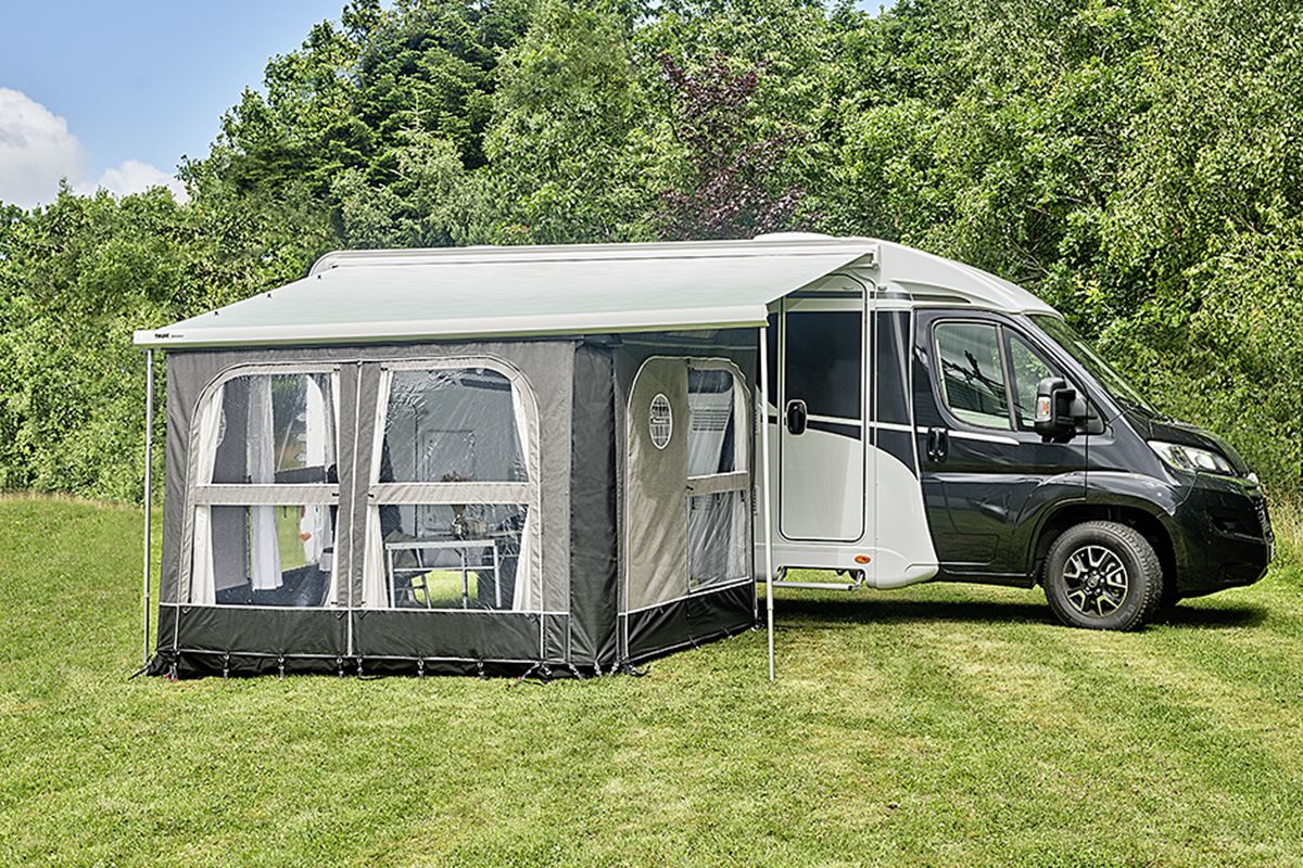 camping-car-auvent-880jmd-1.jpg Guide d'achat : comment bien choisir l'auvent de votre camping car Le Monde du Camping Car – Image 1