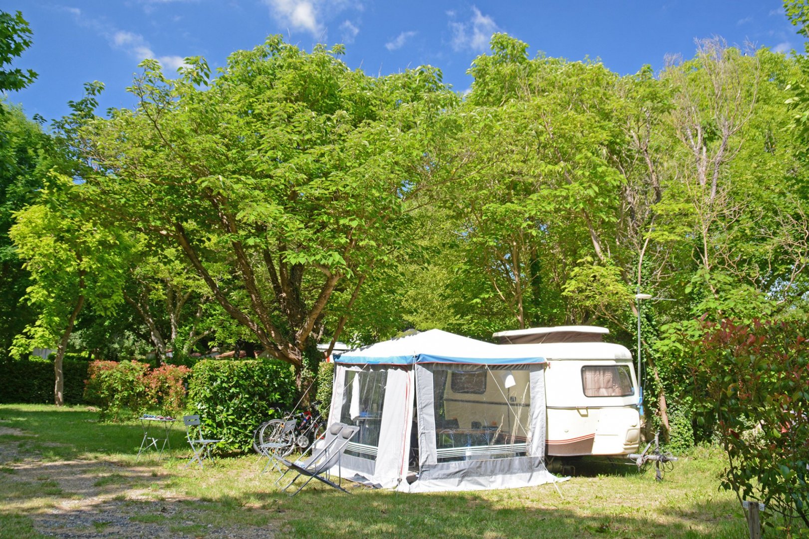 emplacement-camping-caravane-507fzn-1.jpg Emplacements du camping Saint Jean, en Provence, au coeur des Gorges du Verdon – Image 1