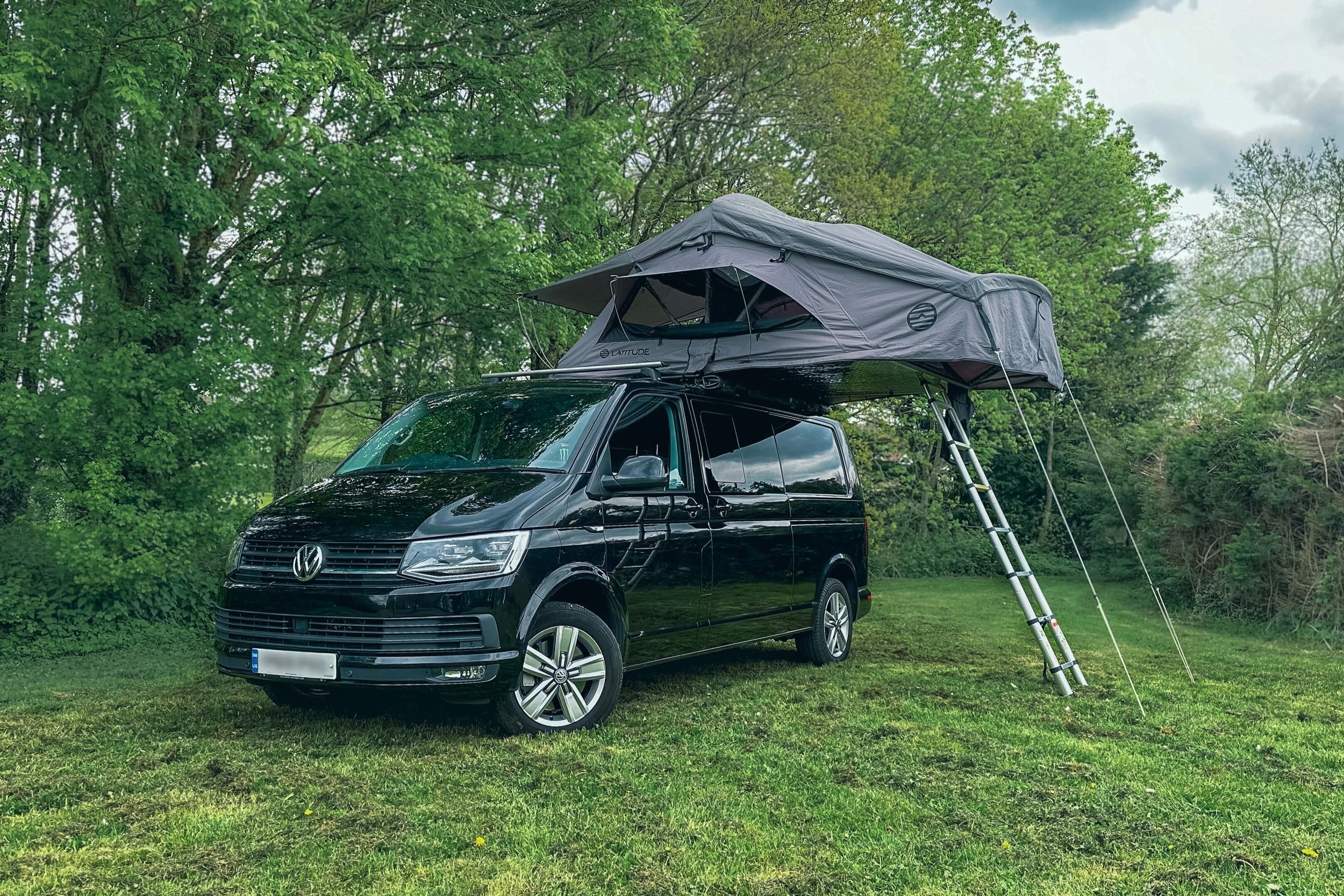 rooftent-601mdr-1.jpg Latitude Pioneer XL 4 Person Rooftop Tent — Latitude Tents – Image 1