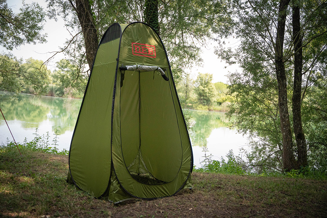 tente-pour-douche-338adh-1.jpg Tente de douche portable bivouac | DEB Equipment – Image 1