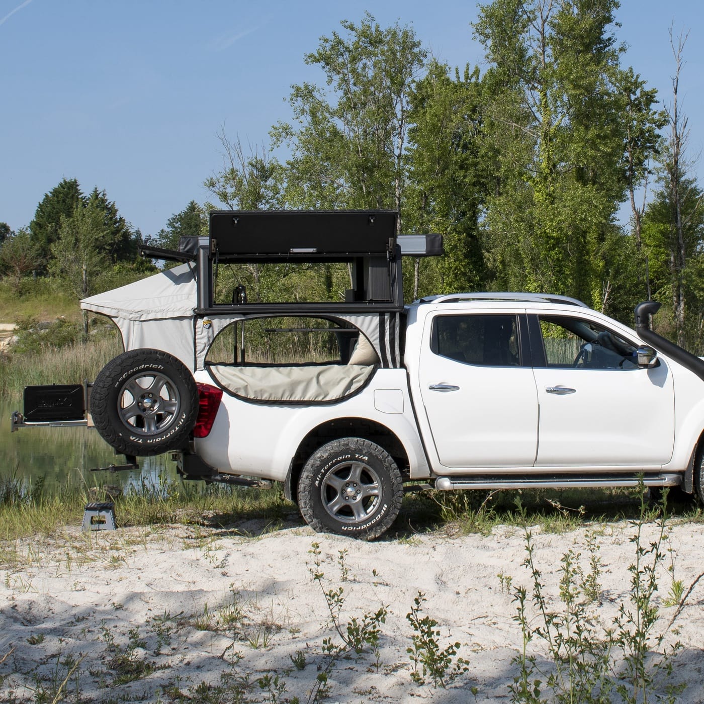 tente-pour-pick-up-827toc-1.jpg Weekender Camper Package Kit complet vérins et tente pour 4×4 Pick Up – Image 1
