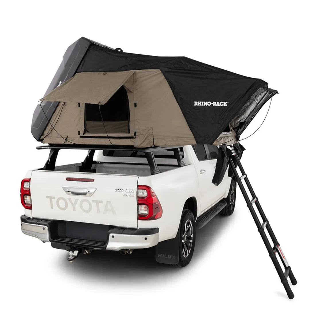 tente-pour-pick-up-904gae-1.jpg Tente de toit Rigide 2100 x 1300mm RHINO RACK – Image 1