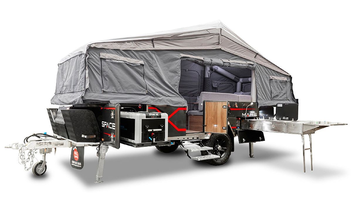 tente-sur-remorque-634uan-1.jpg Cette tente gonflable Space X Air qui comprend 1 cuisine intégrée, 1 canapé, 1 télévision et 6 couchages vaut 39.990 dollars | GQ France – Image 1