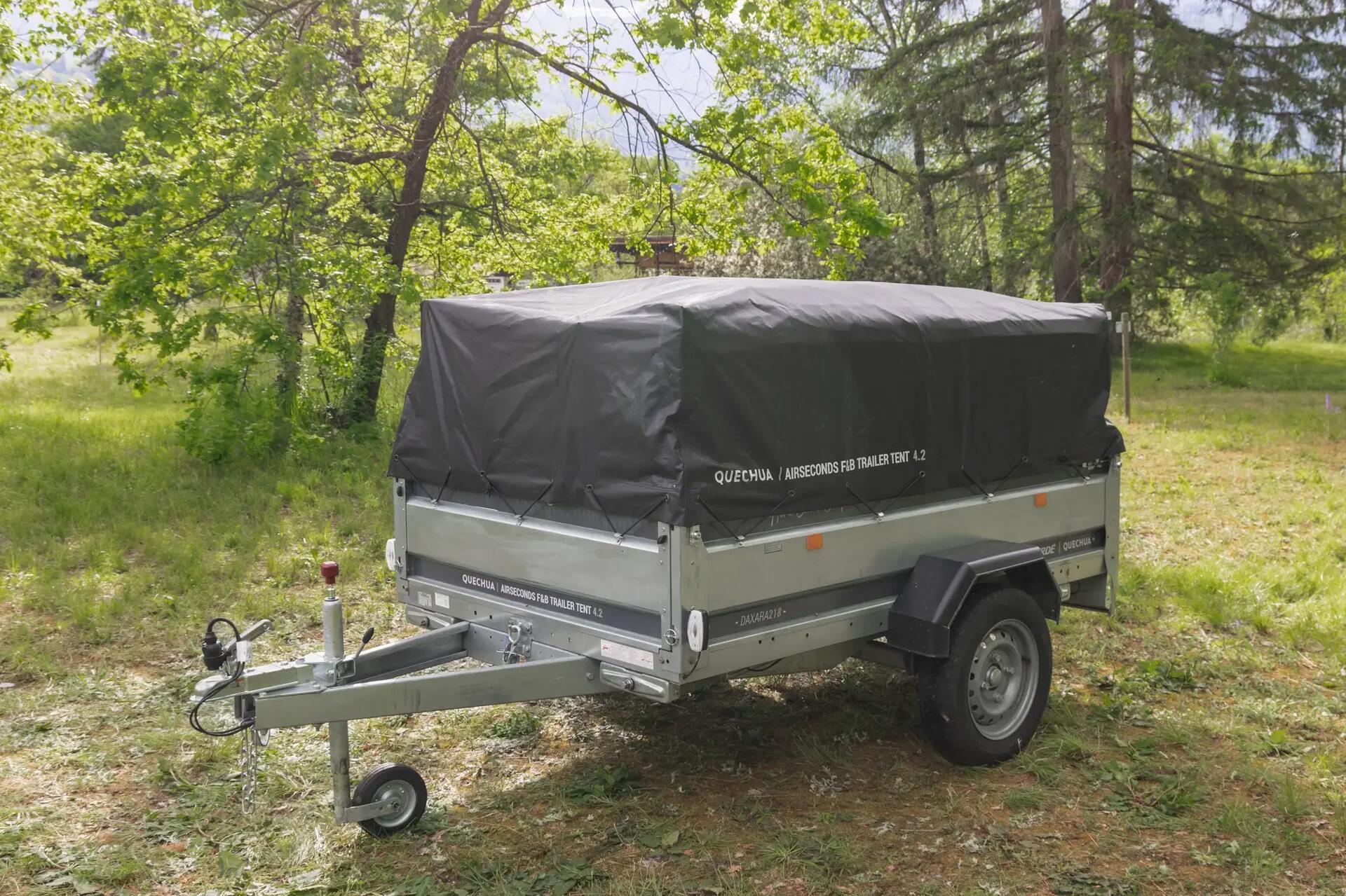 tente-sur-remorque-682ban-1.jpg Une caravane pliante ? Découvrez le Quechua Airsecond 4.2 F&B – Image 1
